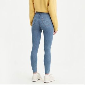 Levi’s 720 High Rise Super Skinny blue jeans.